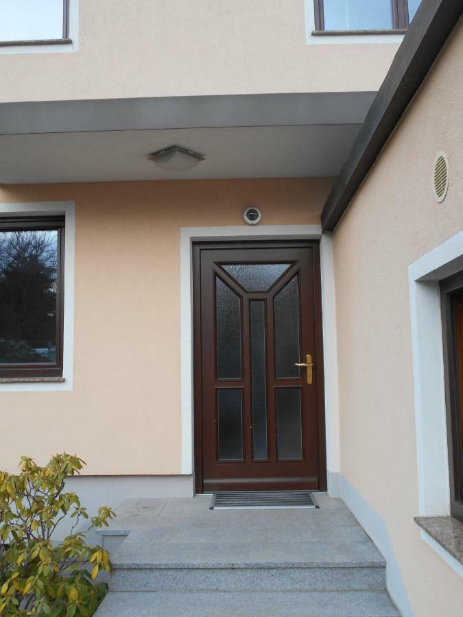 Perchtoldsdorf Schnell-Bahn / Bahnhof Liesing Daire Dış mekan fotoğraf